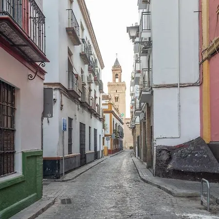 Amplio En El Corazon De Seville